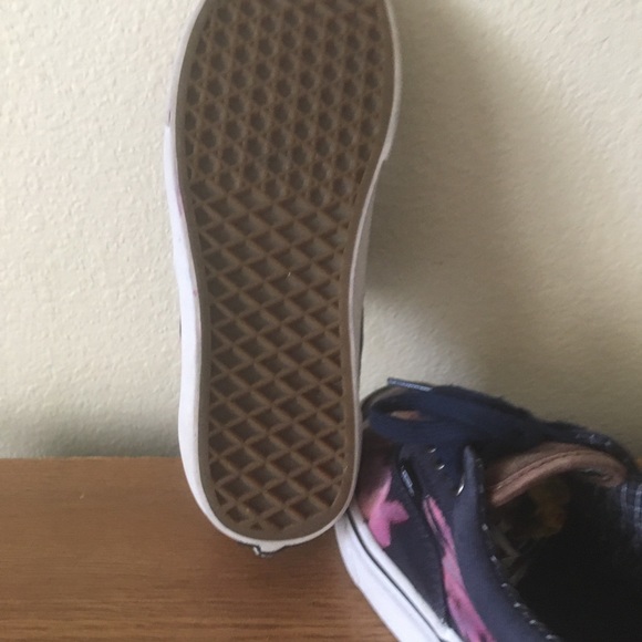 NWOT Custom Vans - Picture 14 of 16